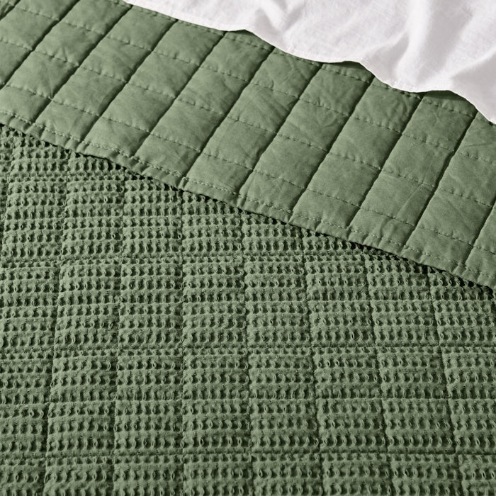 Cloud Waffle Forest Green Quilt Set