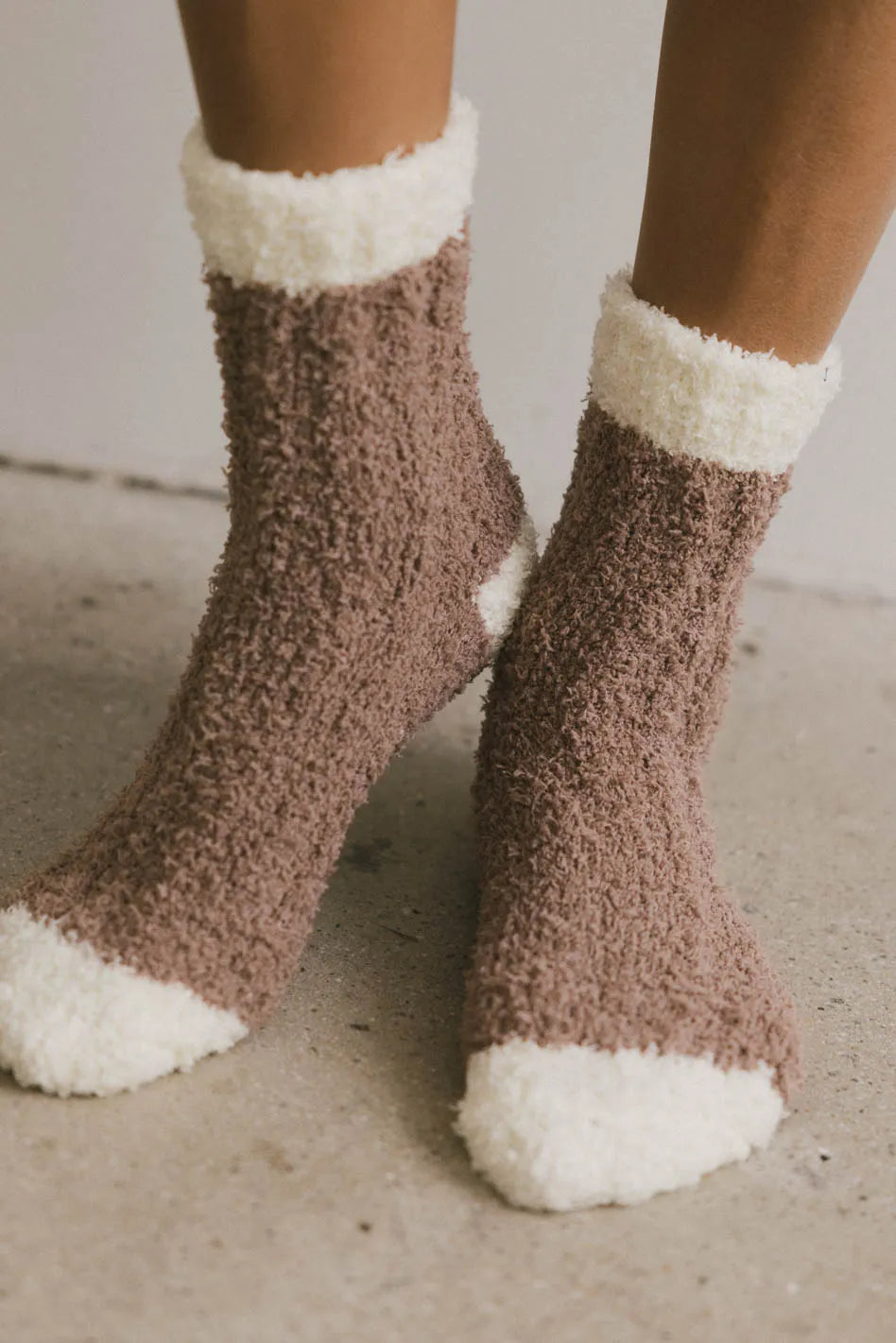 Fuzzy Contrast Socks in Brown