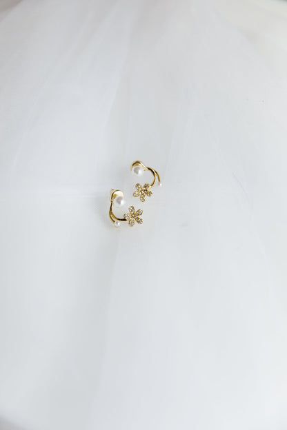 Dakota Pearl Earrings Gold