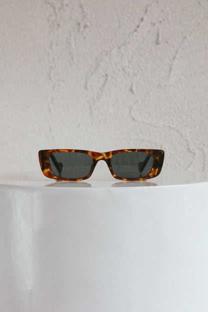 Monica Classic 90's Square Frame Sunglasses Tort