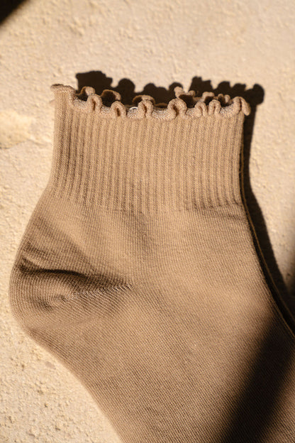 Jordyn Ruffle Socks - Latte